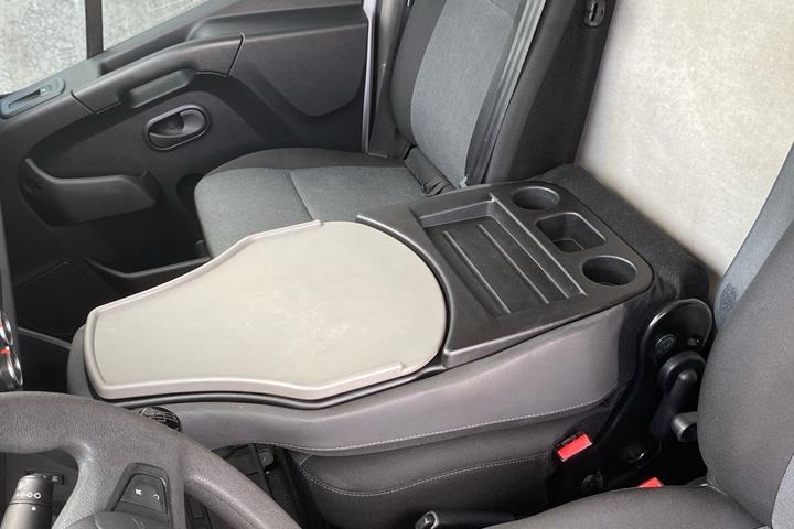 Hvid Nissan Interstar fra 2023