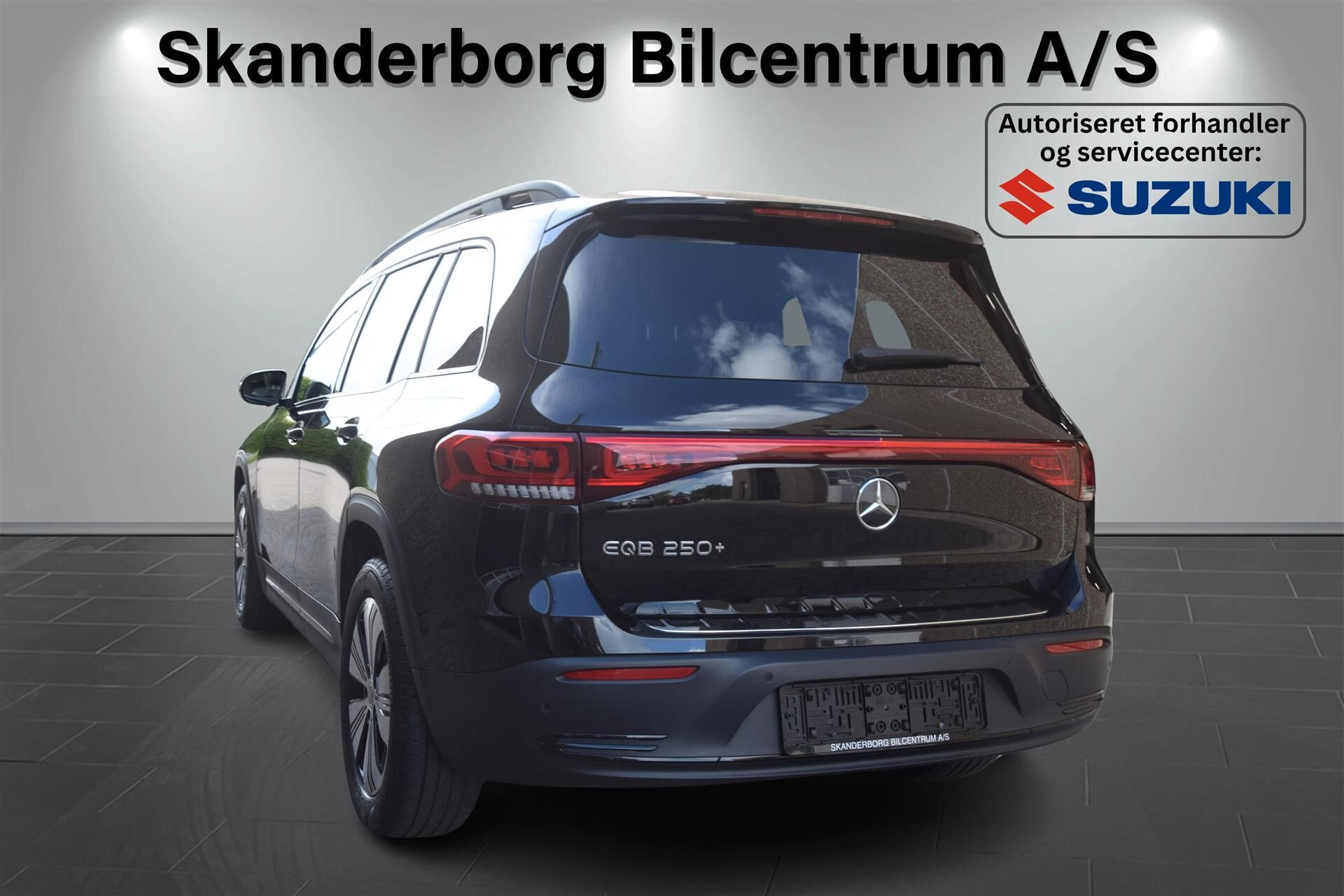 Sort Mercedes EQB250+ fra 2023