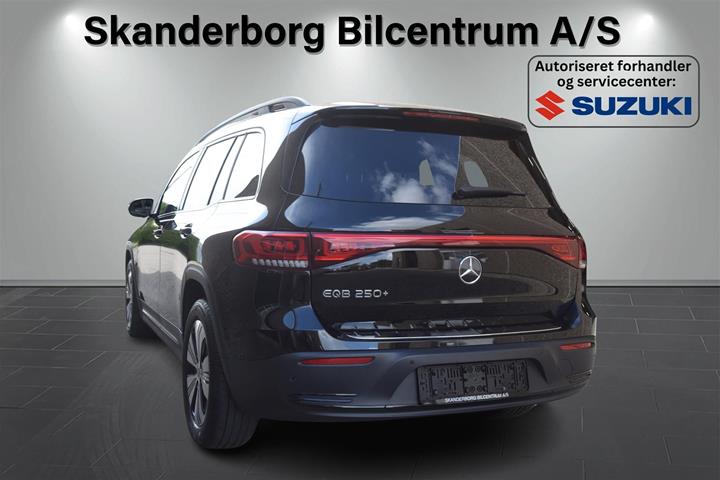 Sort Mercedes EQB250+ fra 2023