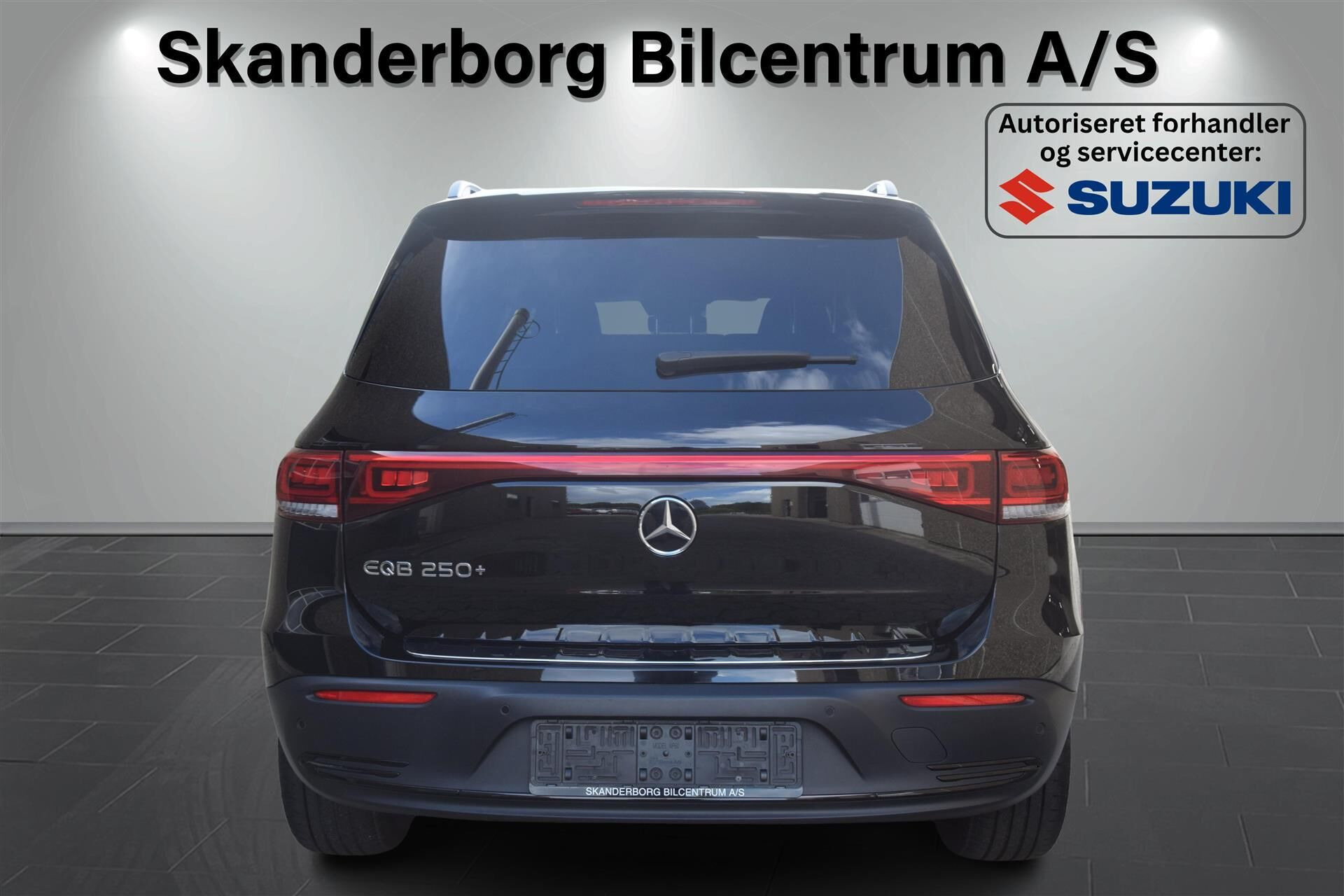 Sort Mercedes EQB250+ fra 2023