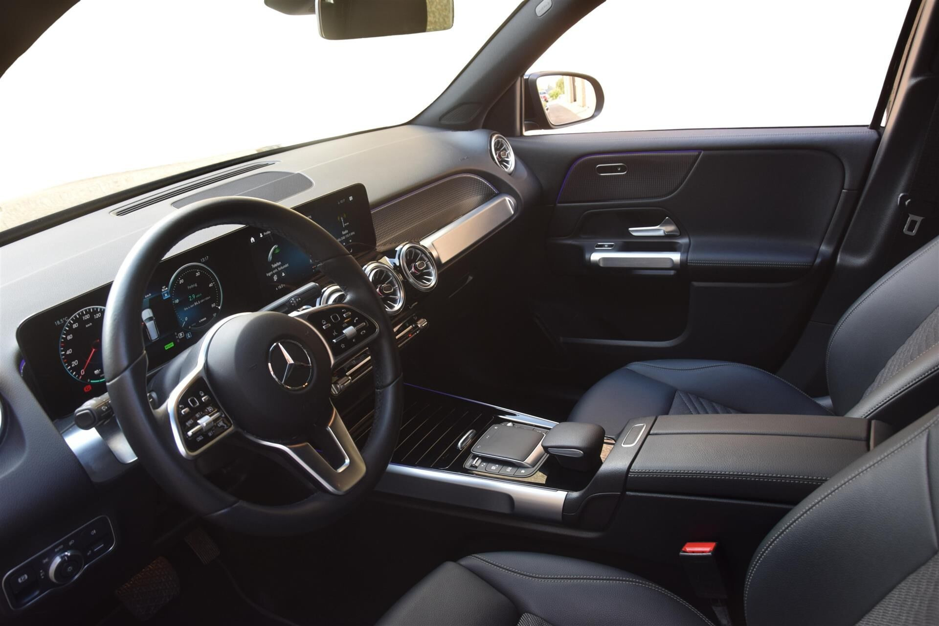 Sort Mercedes EQB250+ fra 2023