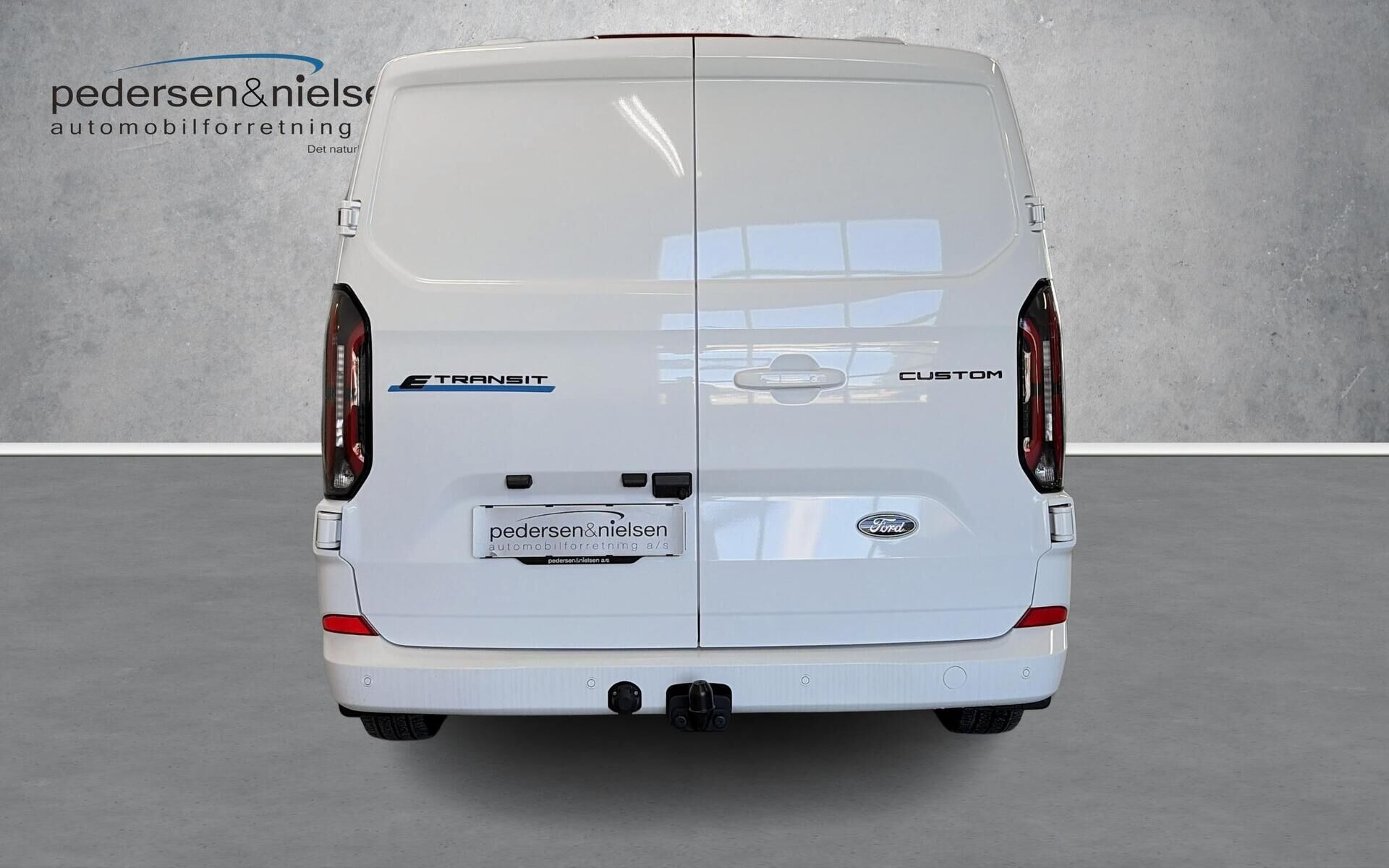 Hvid Ford E-Transit Custom fra 2026