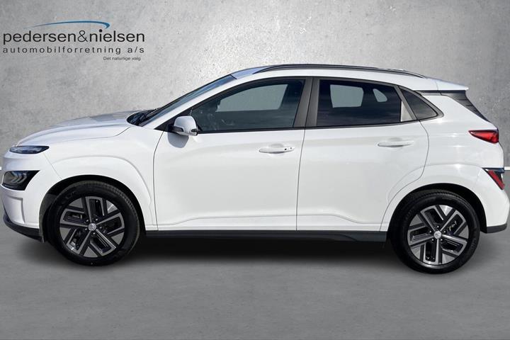 Hvid Hyundai Kona fra 2023