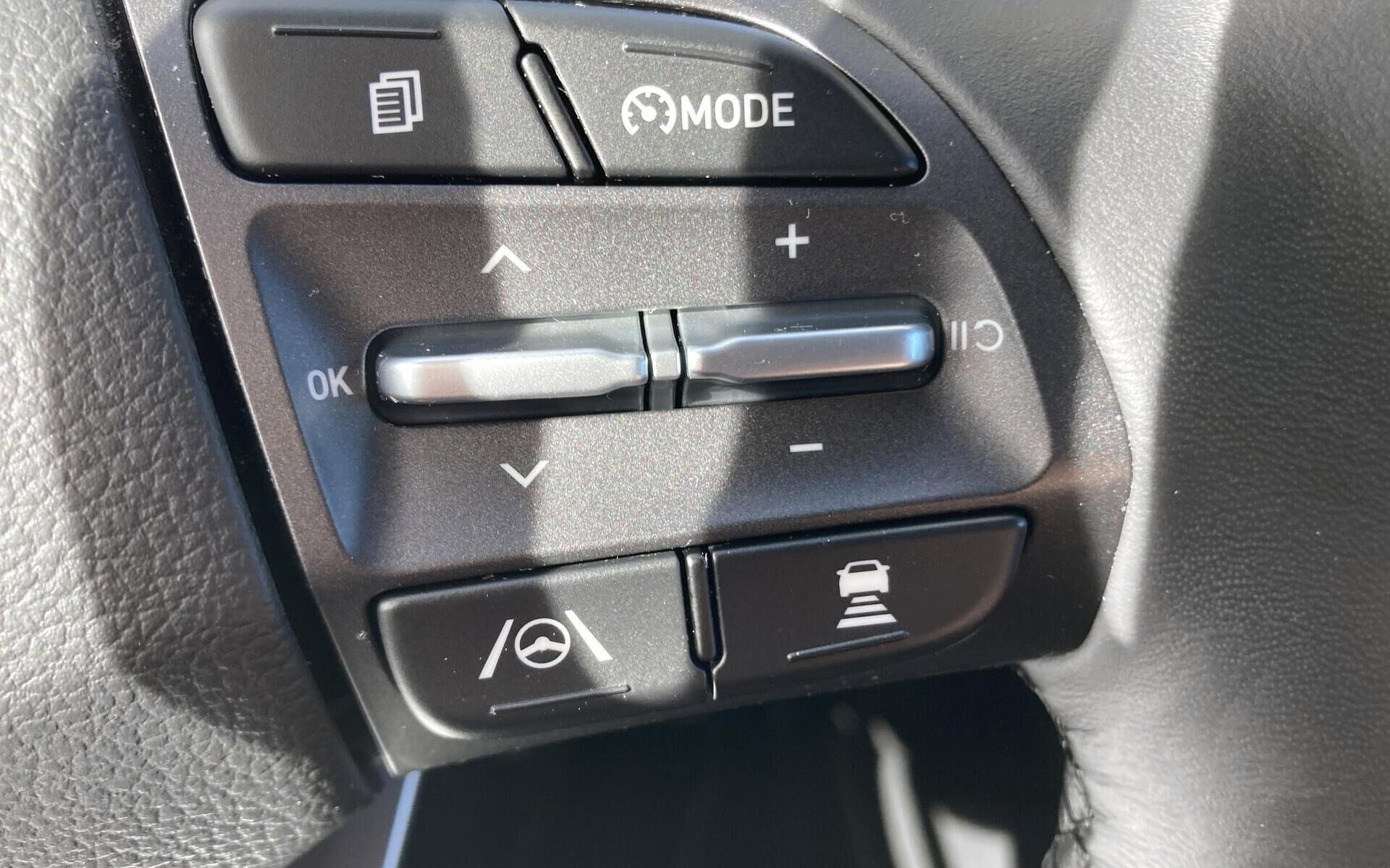 Hvid Hyundai Kona fra 2023