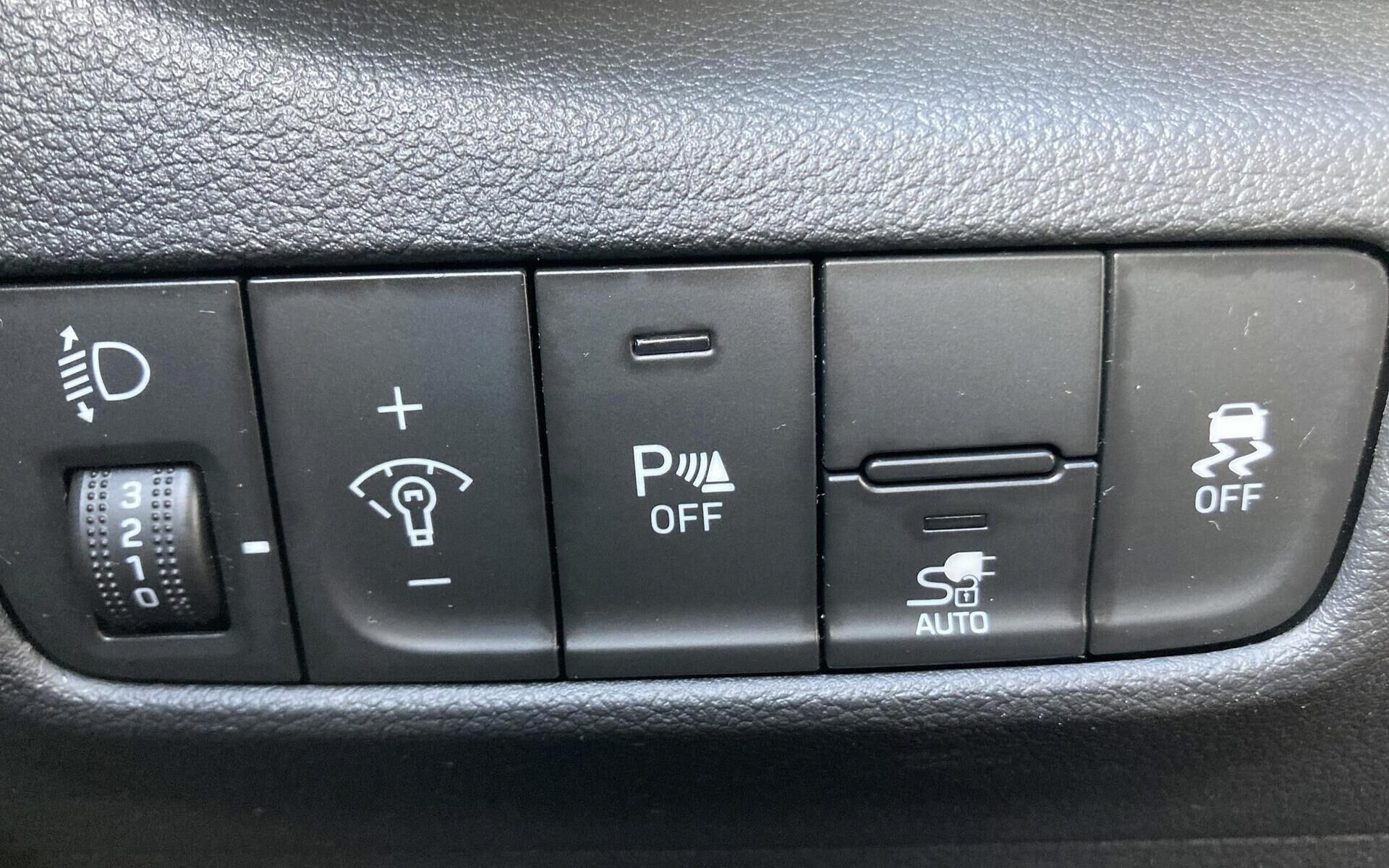Hvid Hyundai Kona fra 2023
