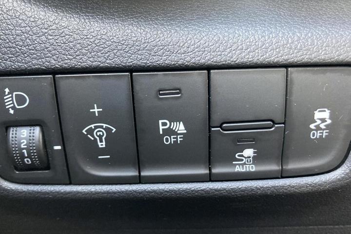 Hvid Hyundai Kona fra 2023