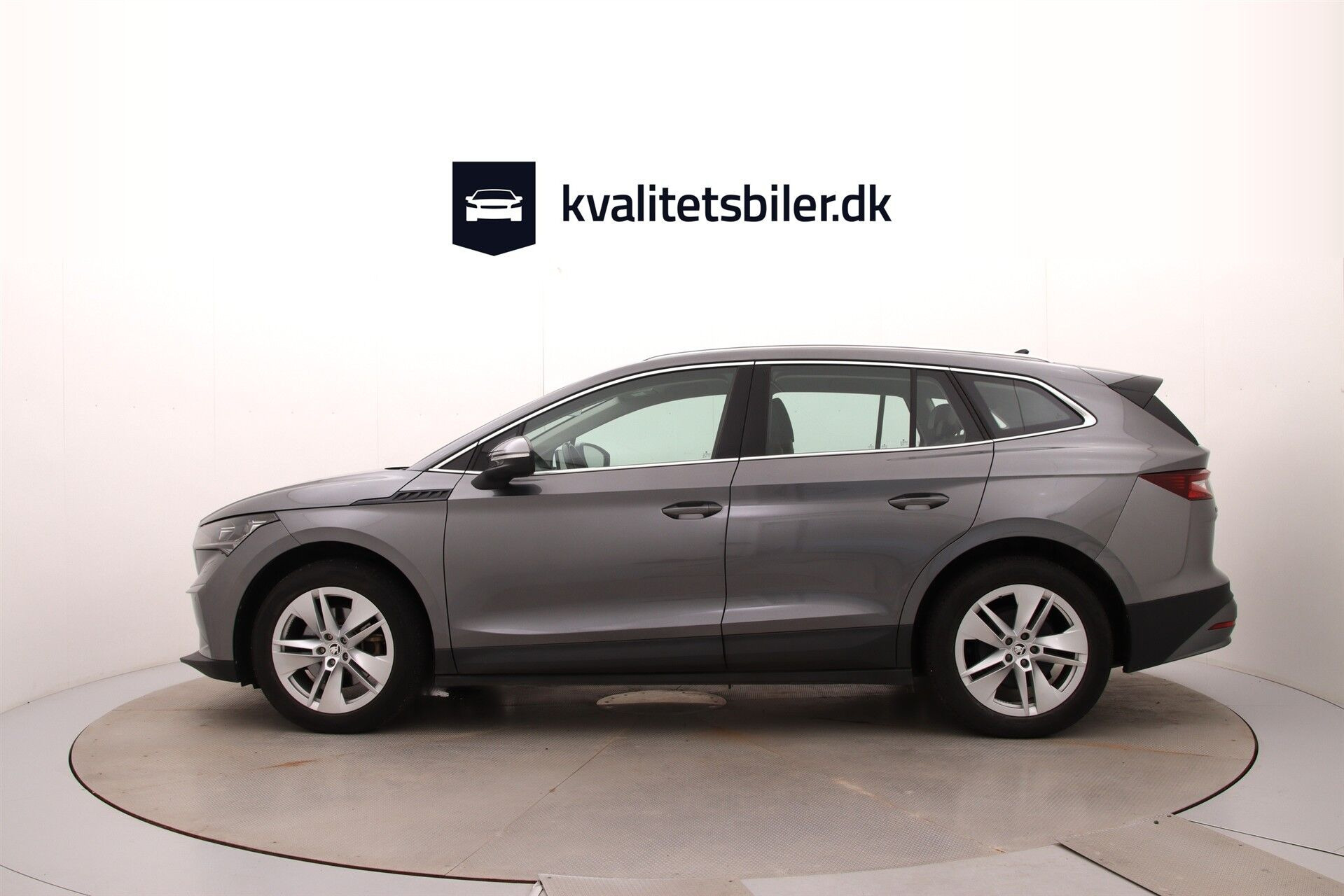Grå Skoda Enyaq fra 2023