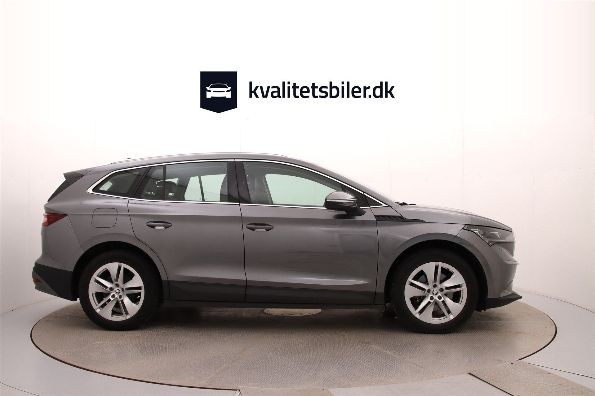 Grå Skoda Enyaq fra 2023