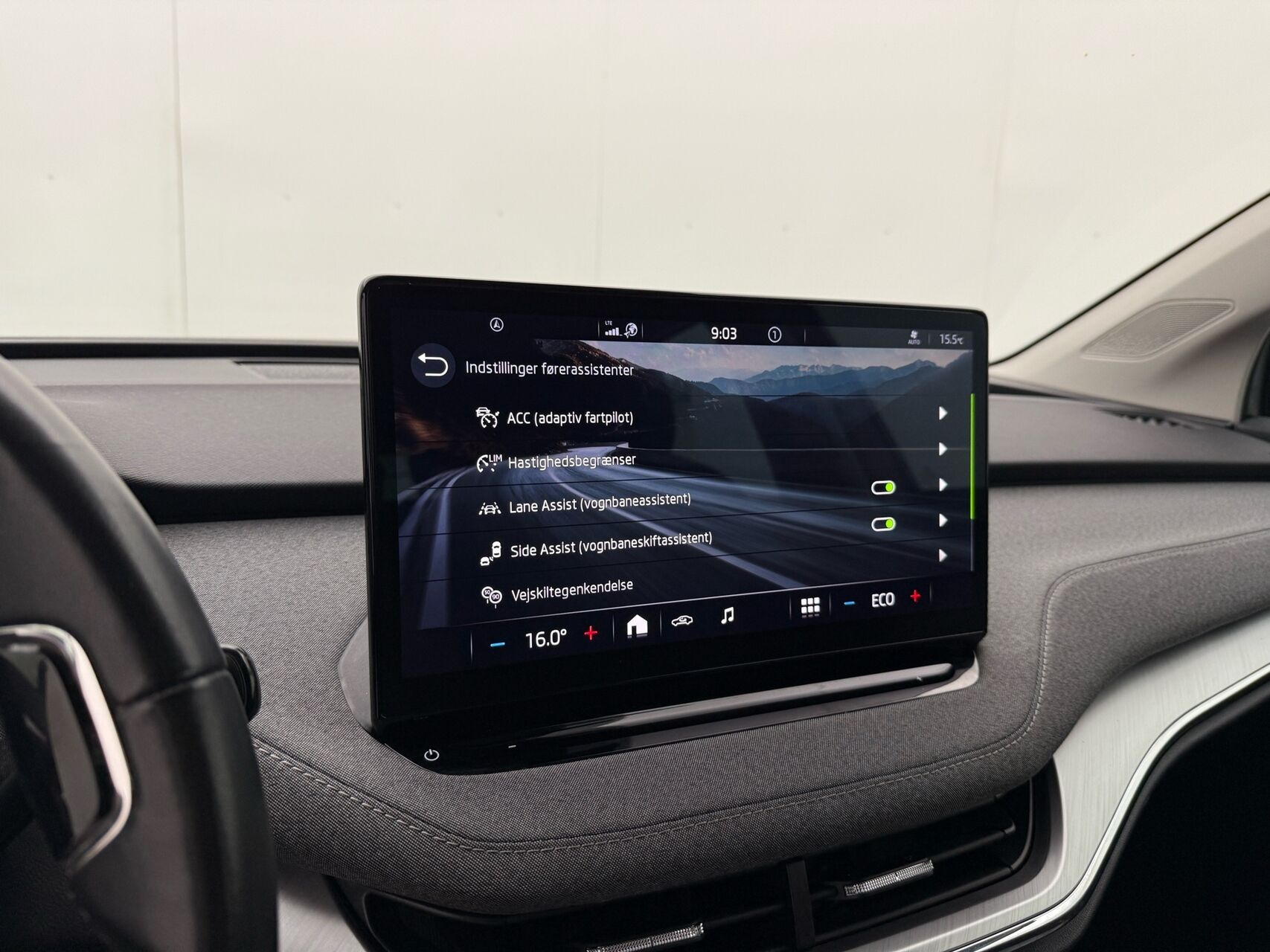Grå Skoda Enyaq fra 2023