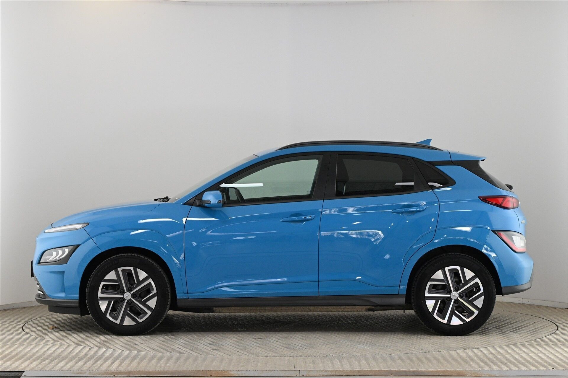 Blå Hyundai Kona fra 2022