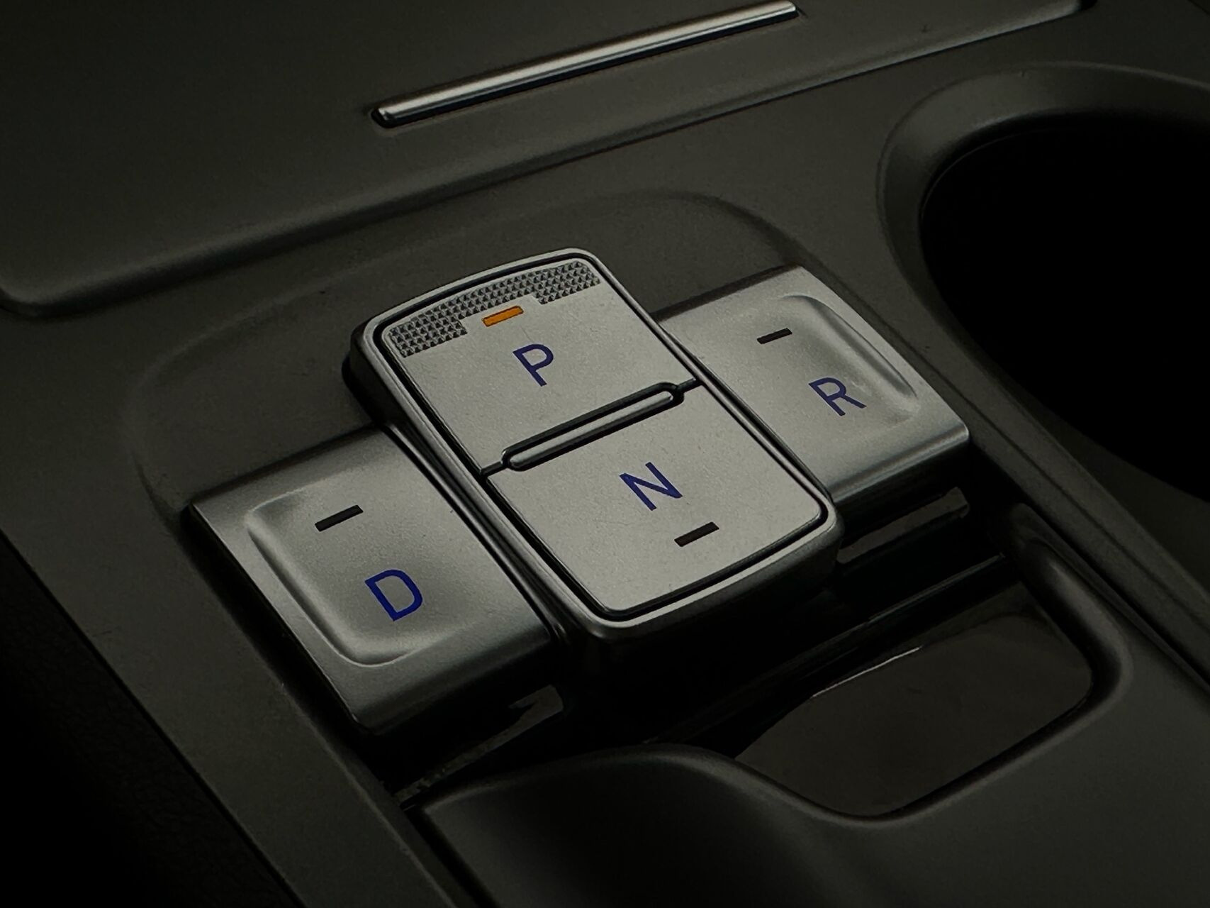 Blå Hyundai Kona fra 2022