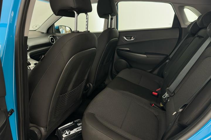 Blå Hyundai Kona fra 2022