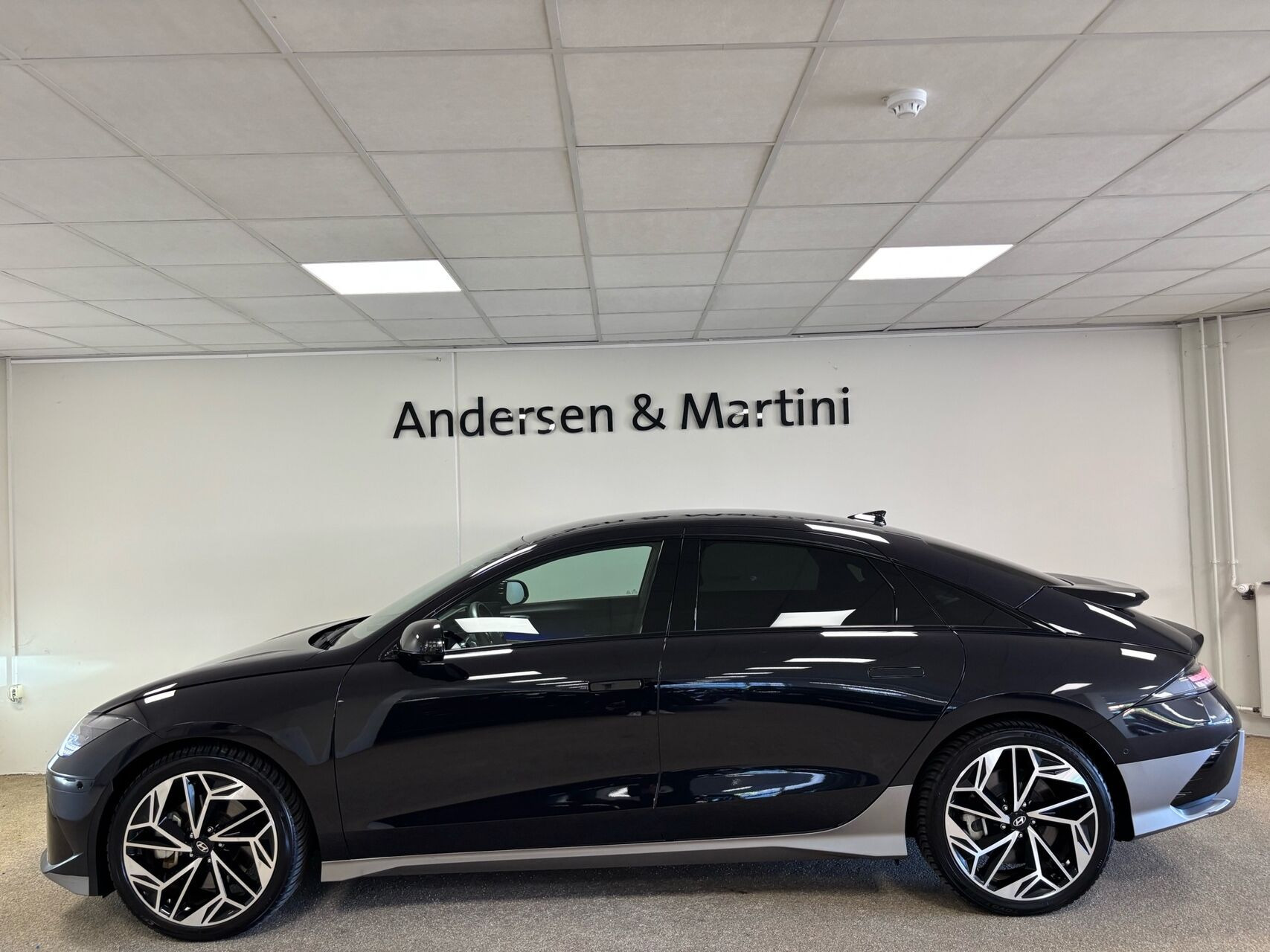 Blå Hyundai Ioniq 6 fra 2024