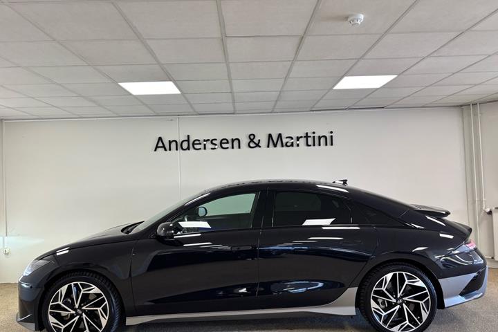 Blå Hyundai Ioniq 6 fra 2024