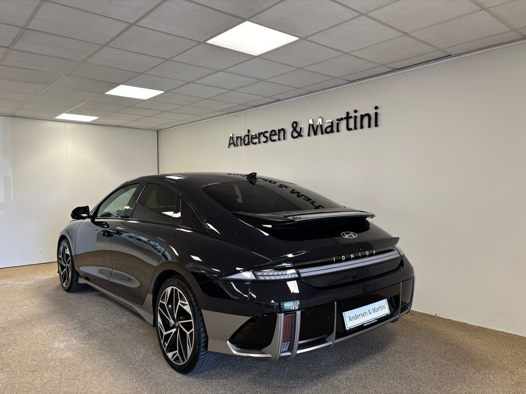 Blå Hyundai Ioniq 6 fra 2024