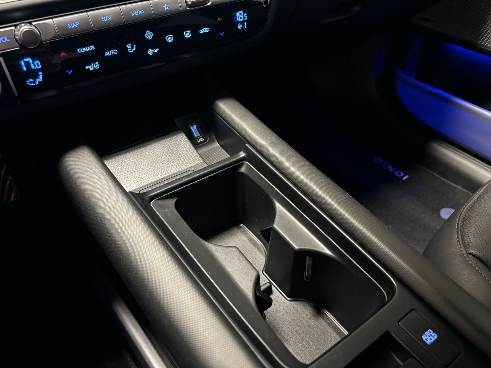 Blå Hyundai Ioniq 6 fra 2024