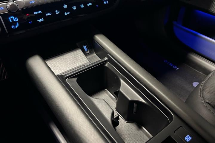 Blå Hyundai Ioniq 6 fra 2024