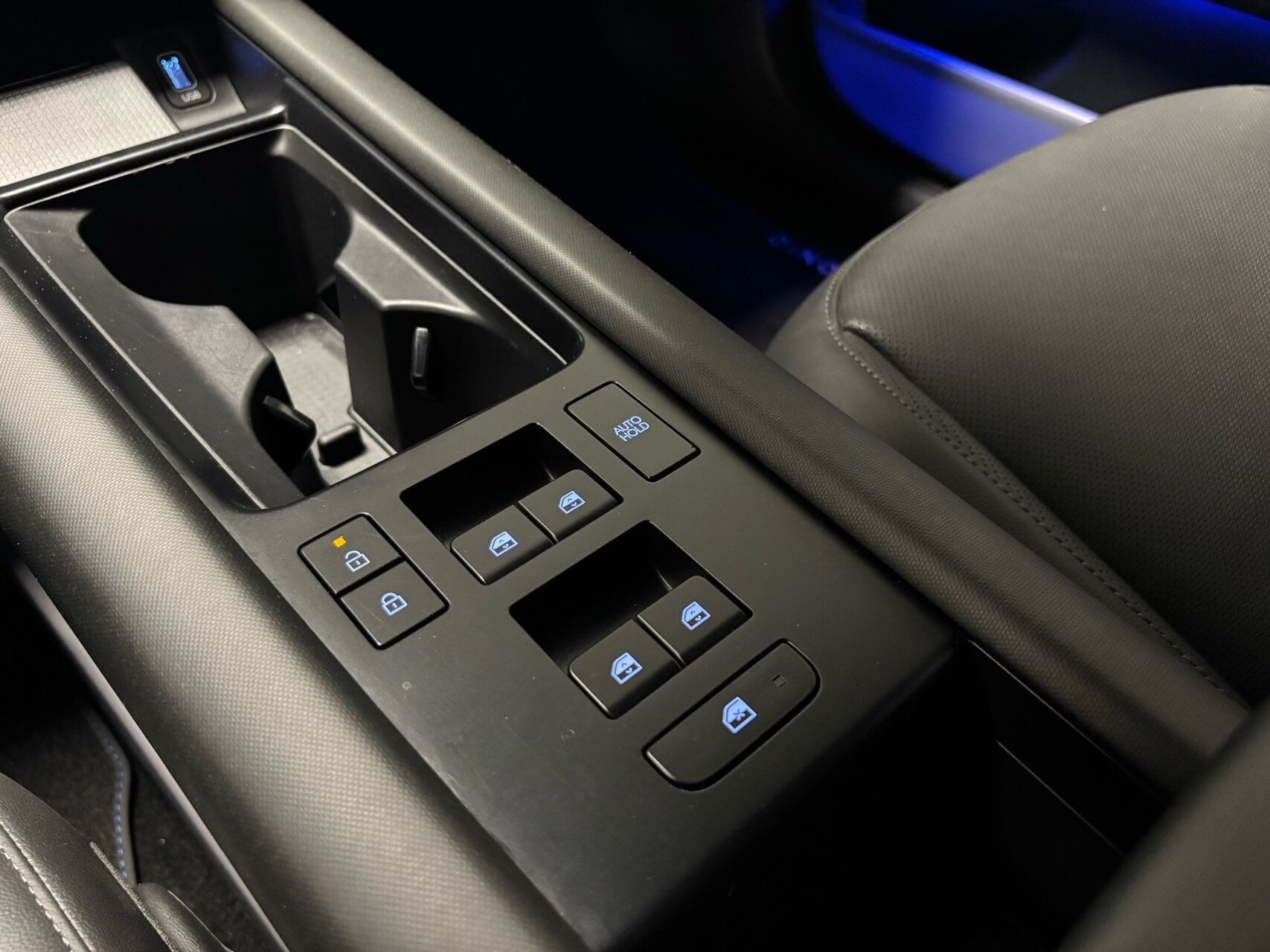 Blå Hyundai Ioniq 6 fra 2024