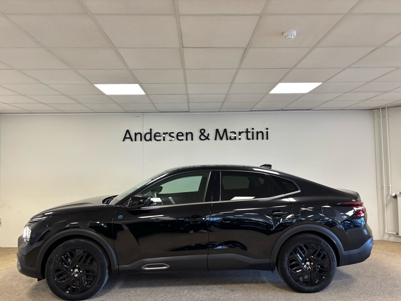 Sort Citroën ë-C4 X fra 2024