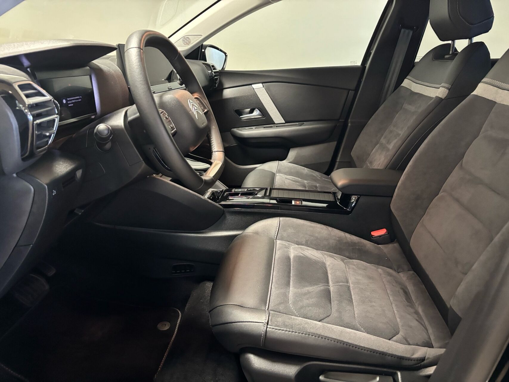 Sort Citroën ë-C4 X fra 2024