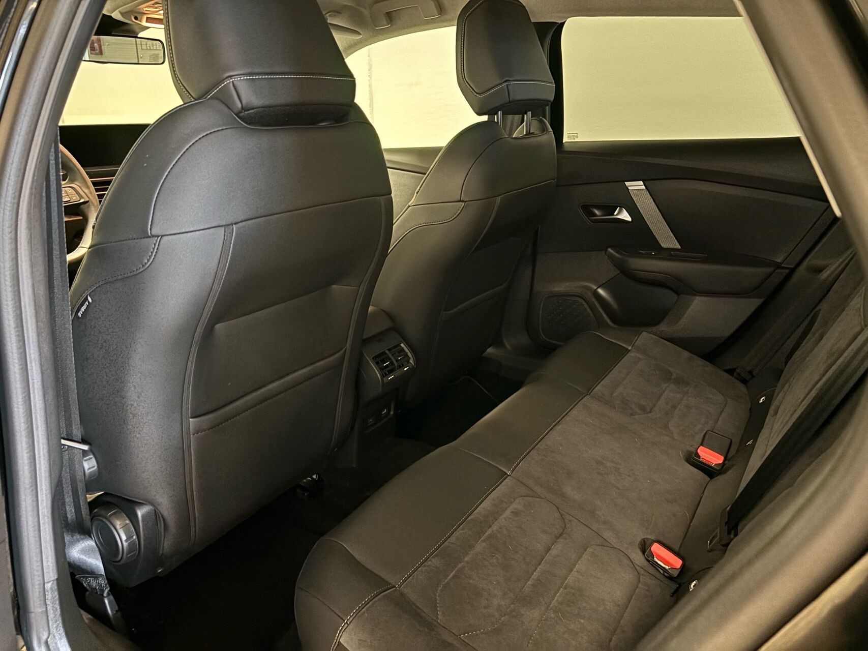 Sort Citroën ë-C4 X fra 2024