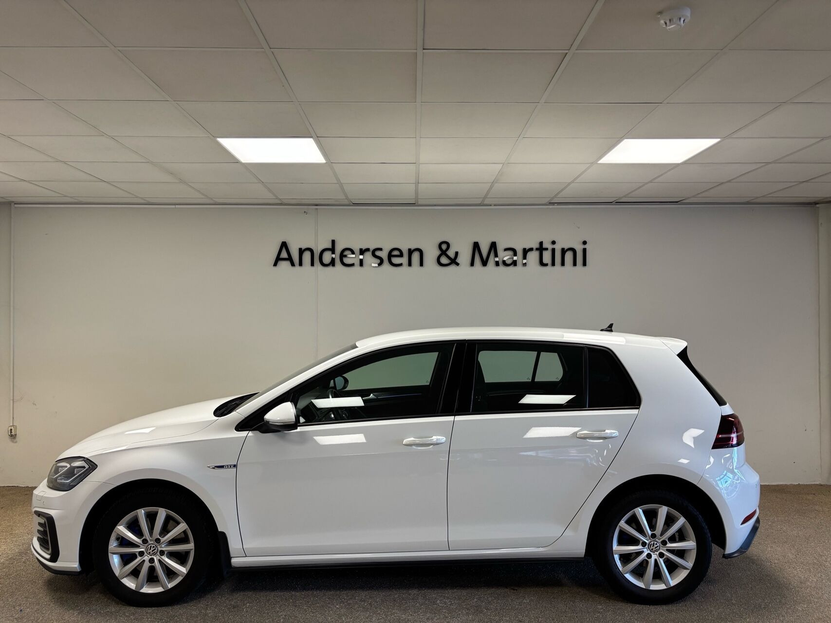 Hvid VW Golf fra 2020