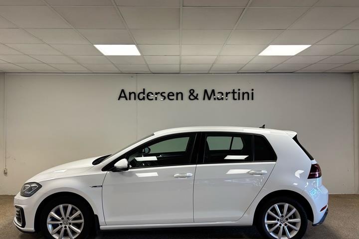 Hvid VW Golf fra 2020