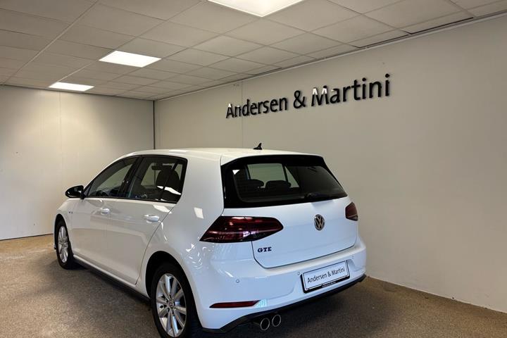 Hvid VW Golf fra 2020