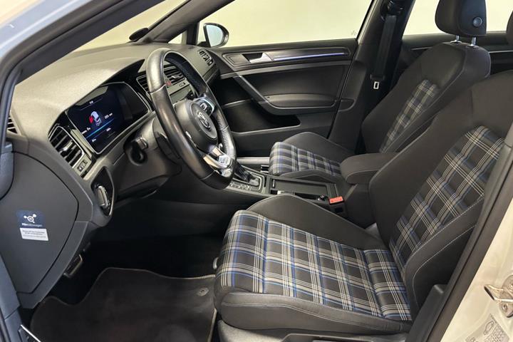 Hvid VW Golf fra 2020
