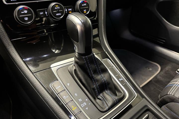 Hvid VW Golf fra 2020