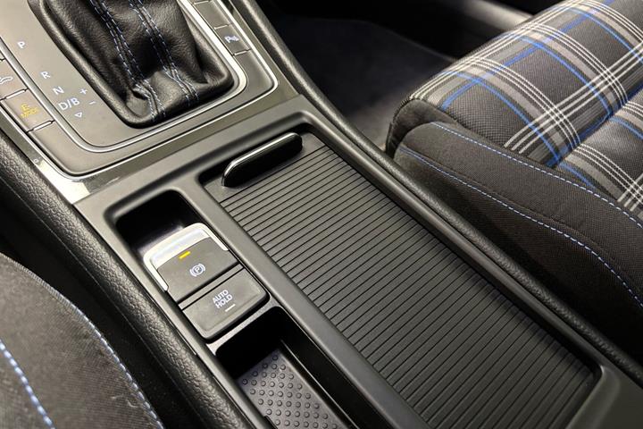 Hvid VW Golf fra 2020