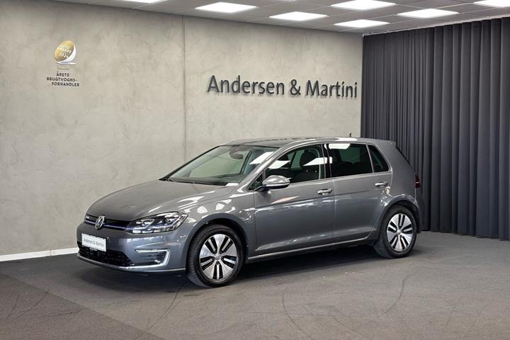 Grå VW Golf fra 2020