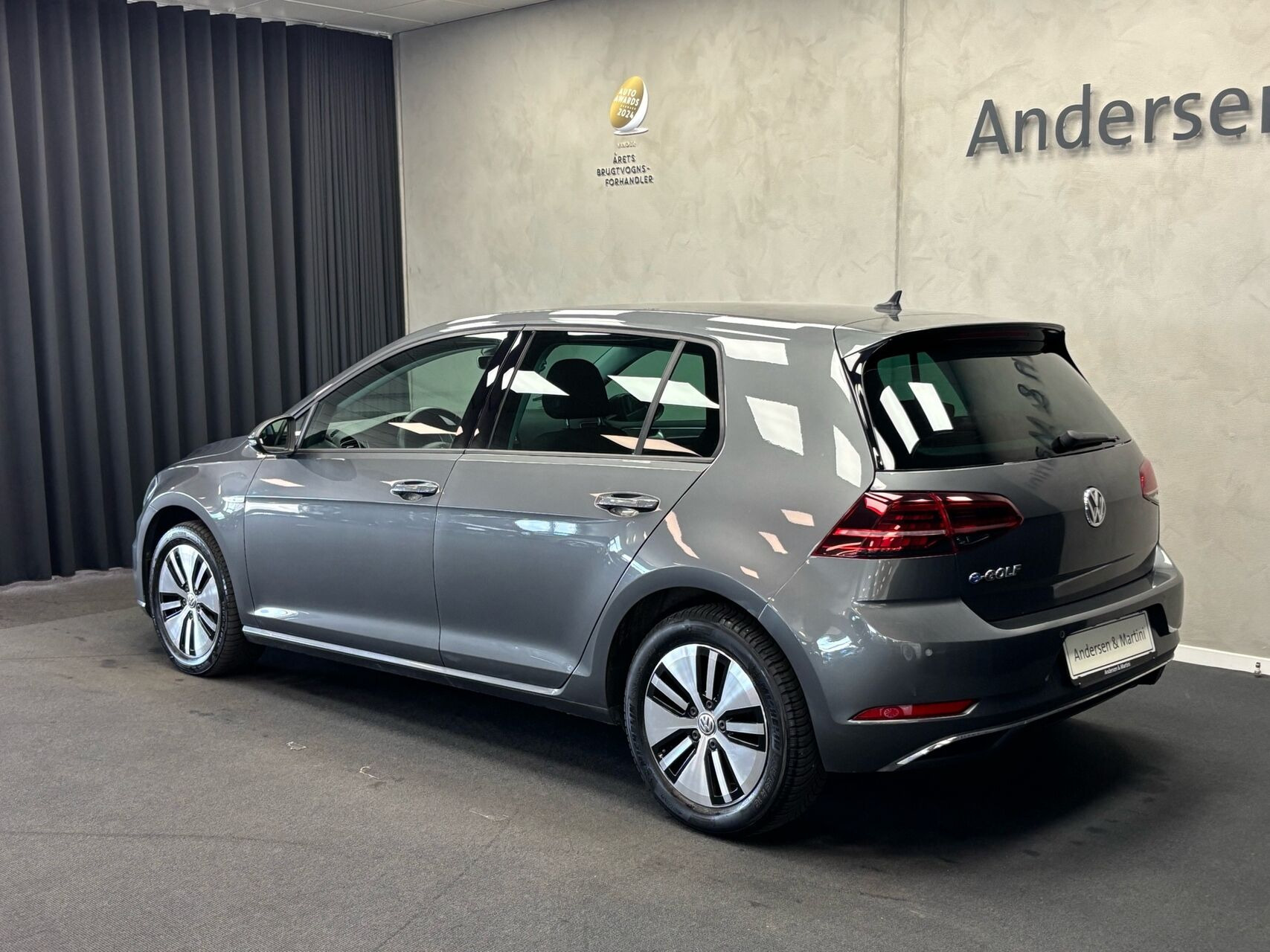 Grå VW Golf fra 2020