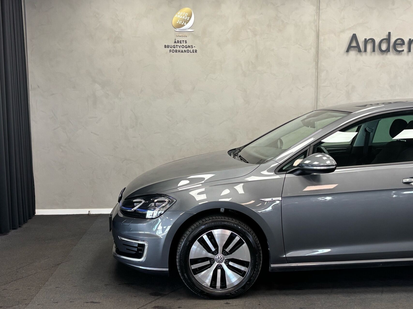 Grå VW Golf fra 2020