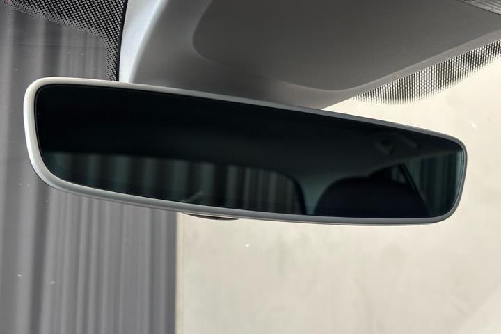 Grå VW Golf fra 2020