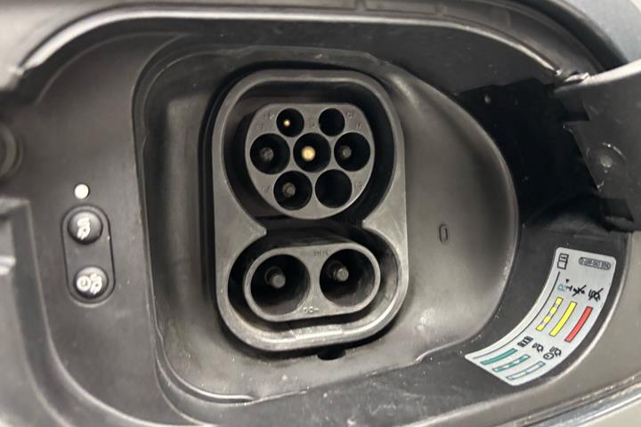 Grå VW Golf fra 2020