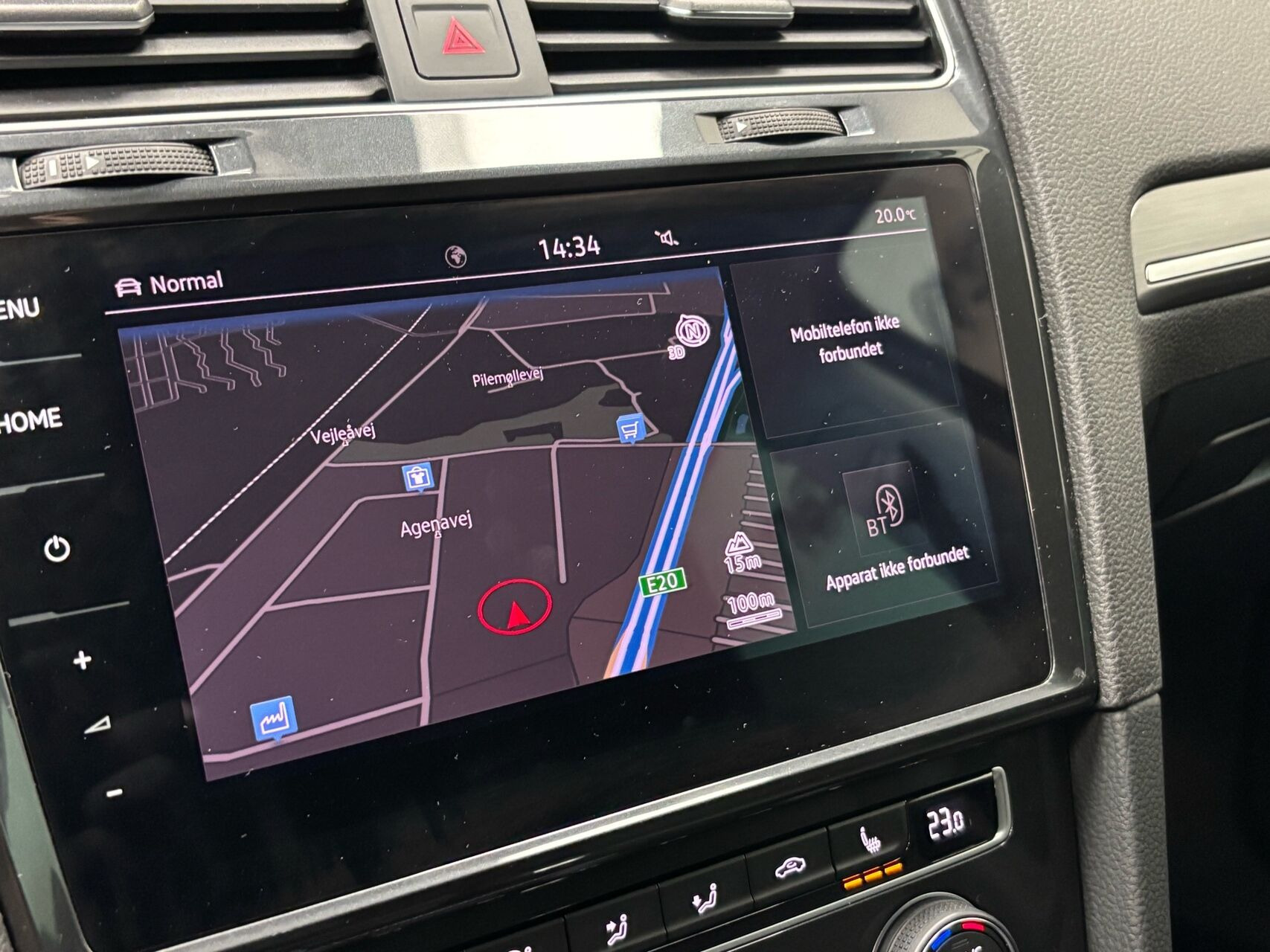 Grå VW Golf fra 2020