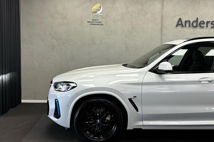 Hvid BMW iX3 fra 2022