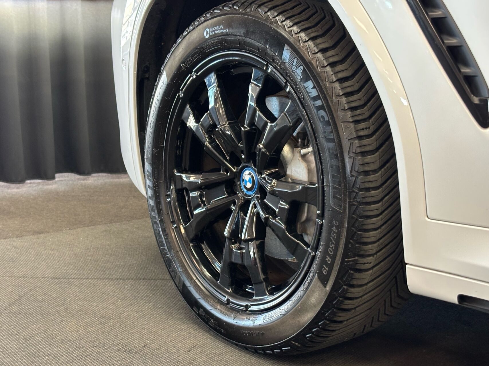 Hvid BMW iX3 fra 2022