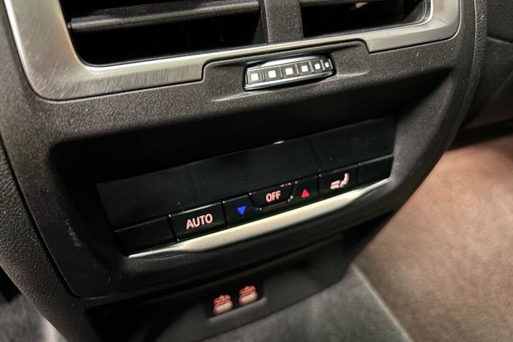Hvid BMW iX3 fra 2022