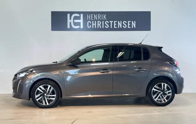 Grå Peugeot 208 fra 2023