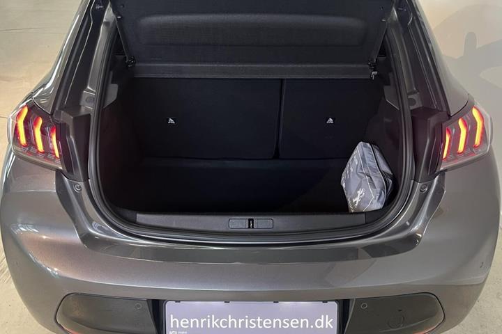 Grå Peugeot 208 fra 2023