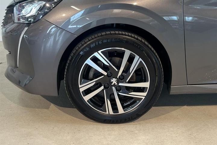 Grå Peugeot 208 fra 2023