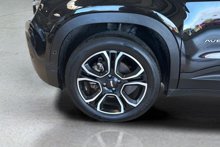 Sort Jeep Avenger fra 2024