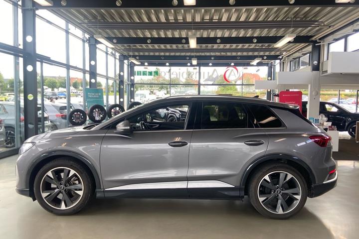 Grå Audi Q4 fra 2025
