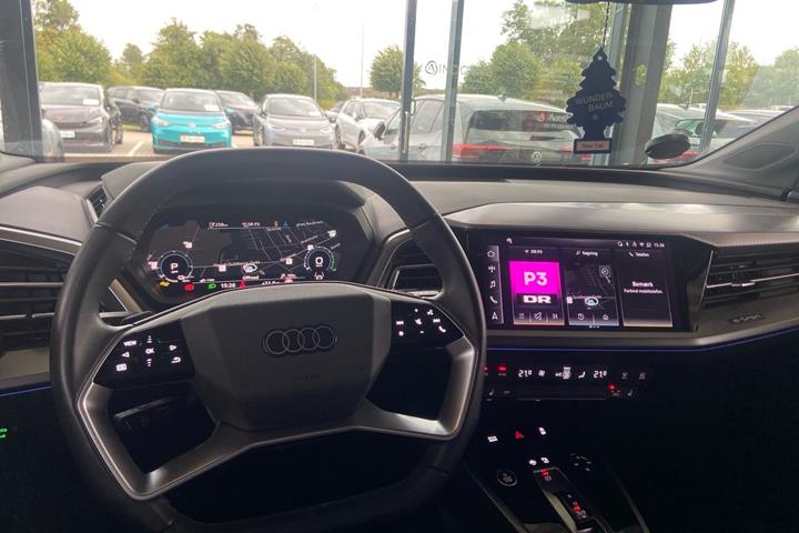 Grå Audi Q4 fra 2025
