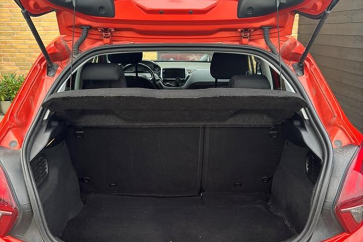 undefined Peugeot 208 fra 2017