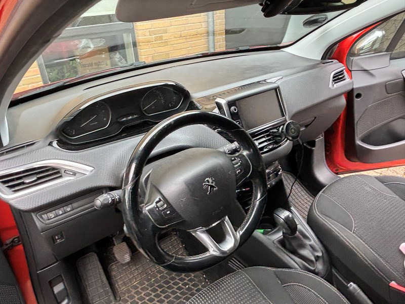 undefined Peugeot 208 fra 2017