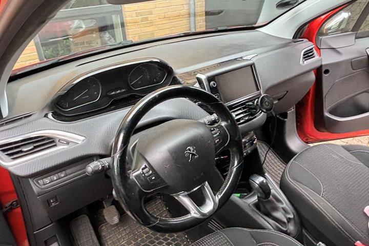 undefined Peugeot 208 fra 2017