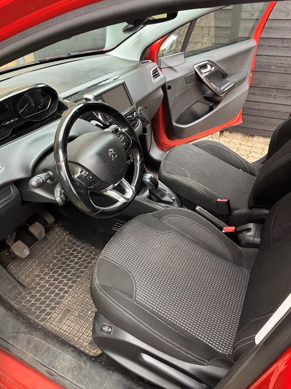 undefined Peugeot 208 fra 2017